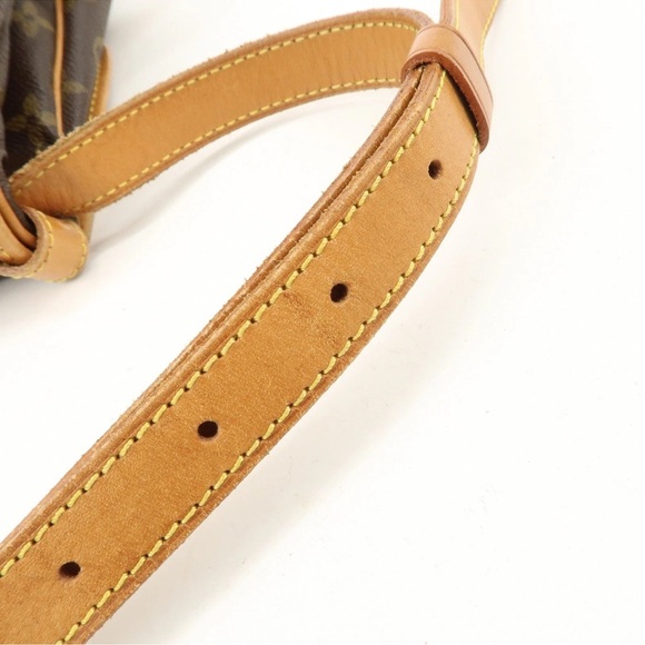 LOUIS VUITTON Monogram Saumur 30 Crossbody - Picture 6 of 12